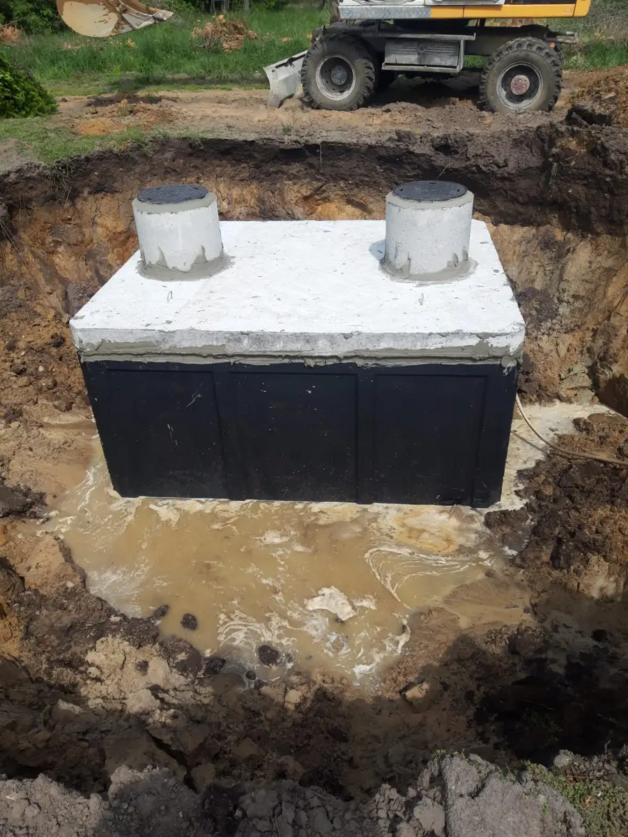 Zbiornik betonowy — etapy ustawienia i przykrycia