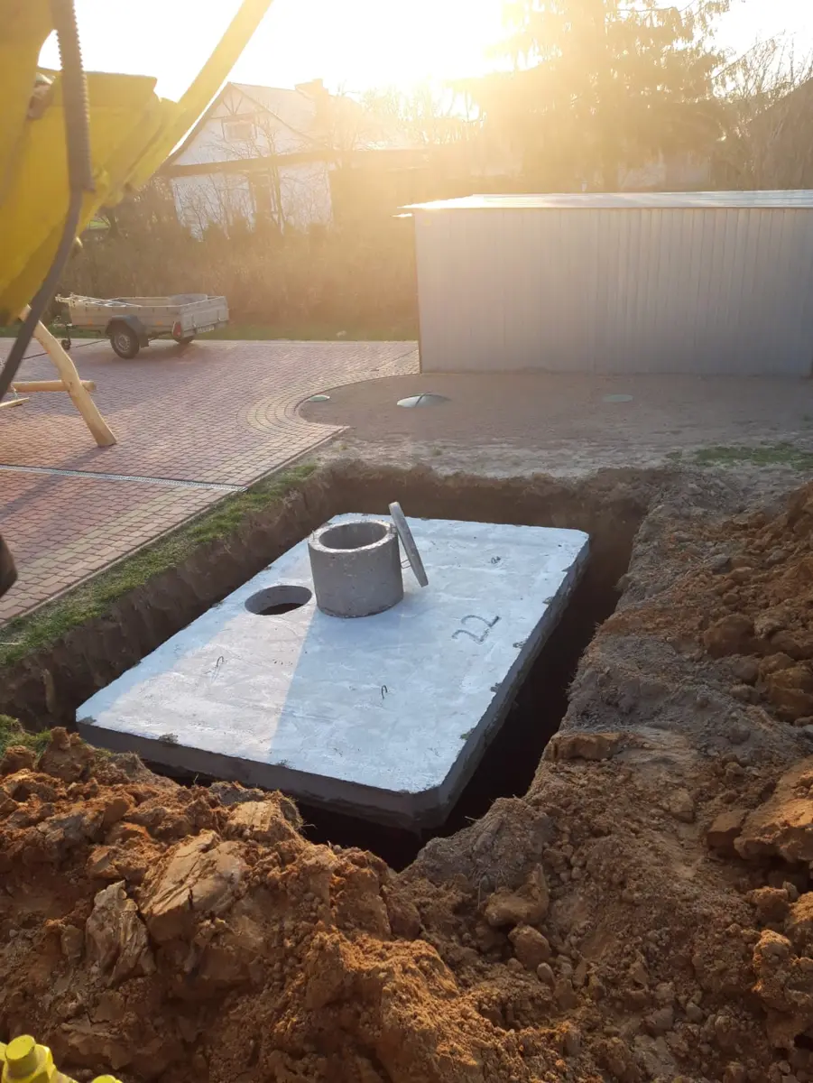 Zbiornik betonowy z włazem rewizyjnym